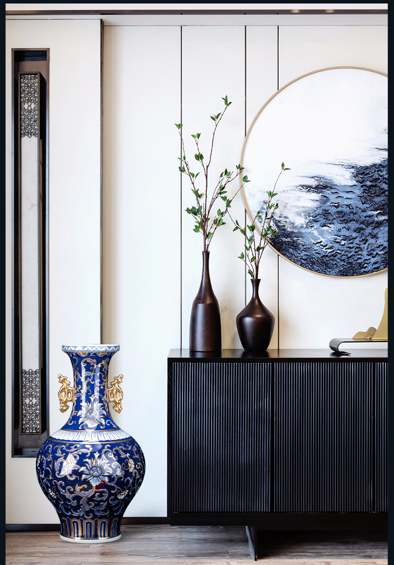 Jingdezhen ceramics ears of blue and white porcelain vase large Chinese antique hand - made paint rich ancient frame is placed in the living room