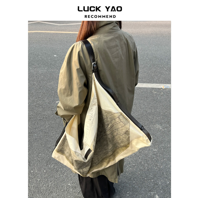 【Gil】2025 New Large-Capacity Canvas Bag Limited Edition Artist Collaboration Printed Canvas Tote Bag