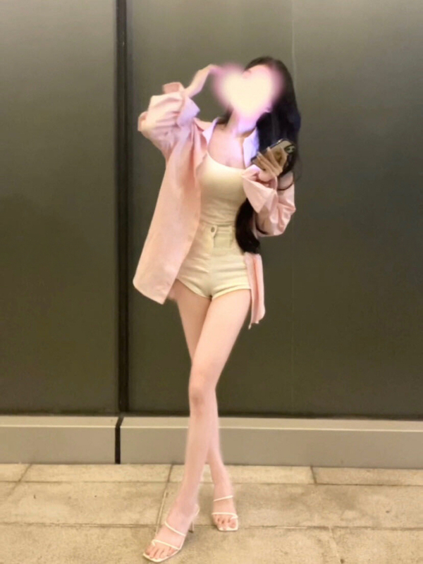 Popw LAOSHU Korean Women's Pure and Alluring Figure-Flattering Lazy Loose Pink Shirt with White Single-Button Shorts Set That Makes Legs Look Longer