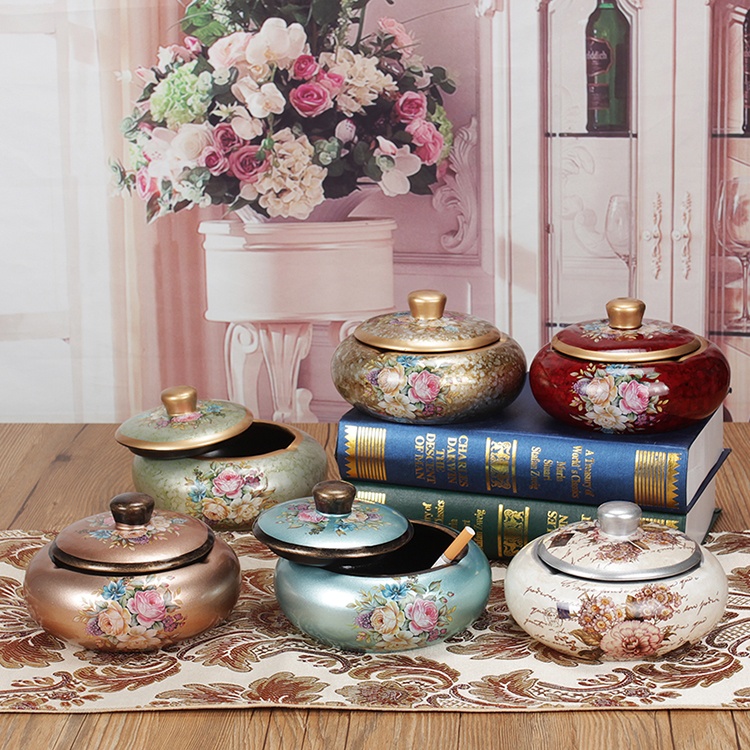 Special price European-style home retro ceramic large number with cover cigarette ashtray Creative personality living room tea table KTV pendulum