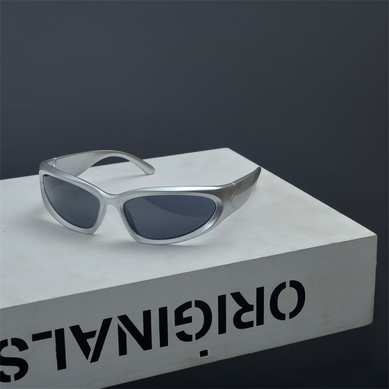 Millennial future technology-sense punk sunglasses for men and women, trendy Internet celebrities, street photography, functional style, European and American retro sunglasses