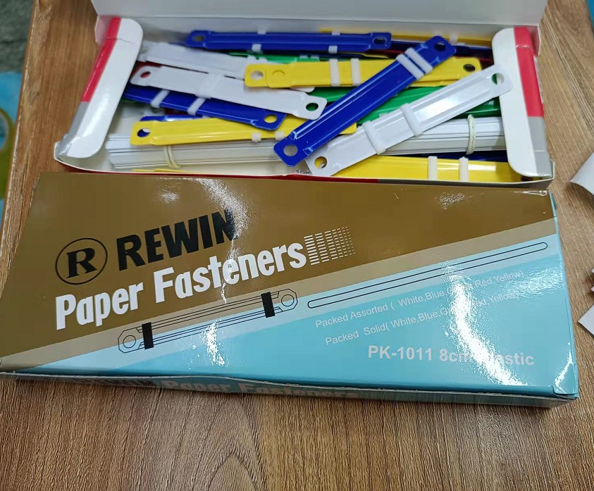 Plastic binding clip, hit immediately, use 50 sets of boxes with a hole puncher, one box at a price