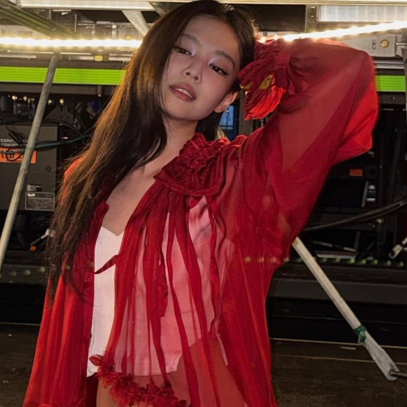 New LAOSHU Korean Blackpink Jennie Style Lazy and Charming Red Loose Cape Chiffon Shirt New LAOSHU Korean Blackpink Jennie Style Lazy and Charming Red Loose Cape Chiffon Shirt