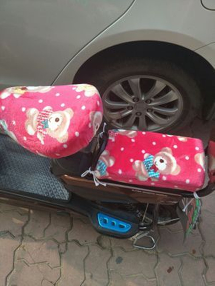 Rùa nhỏ Vua Xe Điện Cushion Cover 125 Scooter Seat Cover Pin Car Seat Cover Tổ Ong Kem Chống Nắng Mùa Hè bọc yên xe máy