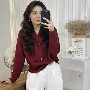 Chic Korean Design V-Neck Knit Sweater for Women, European Style, Loose Fit, Versatile Long-Sleeve Sweater, Slimming Casual Top