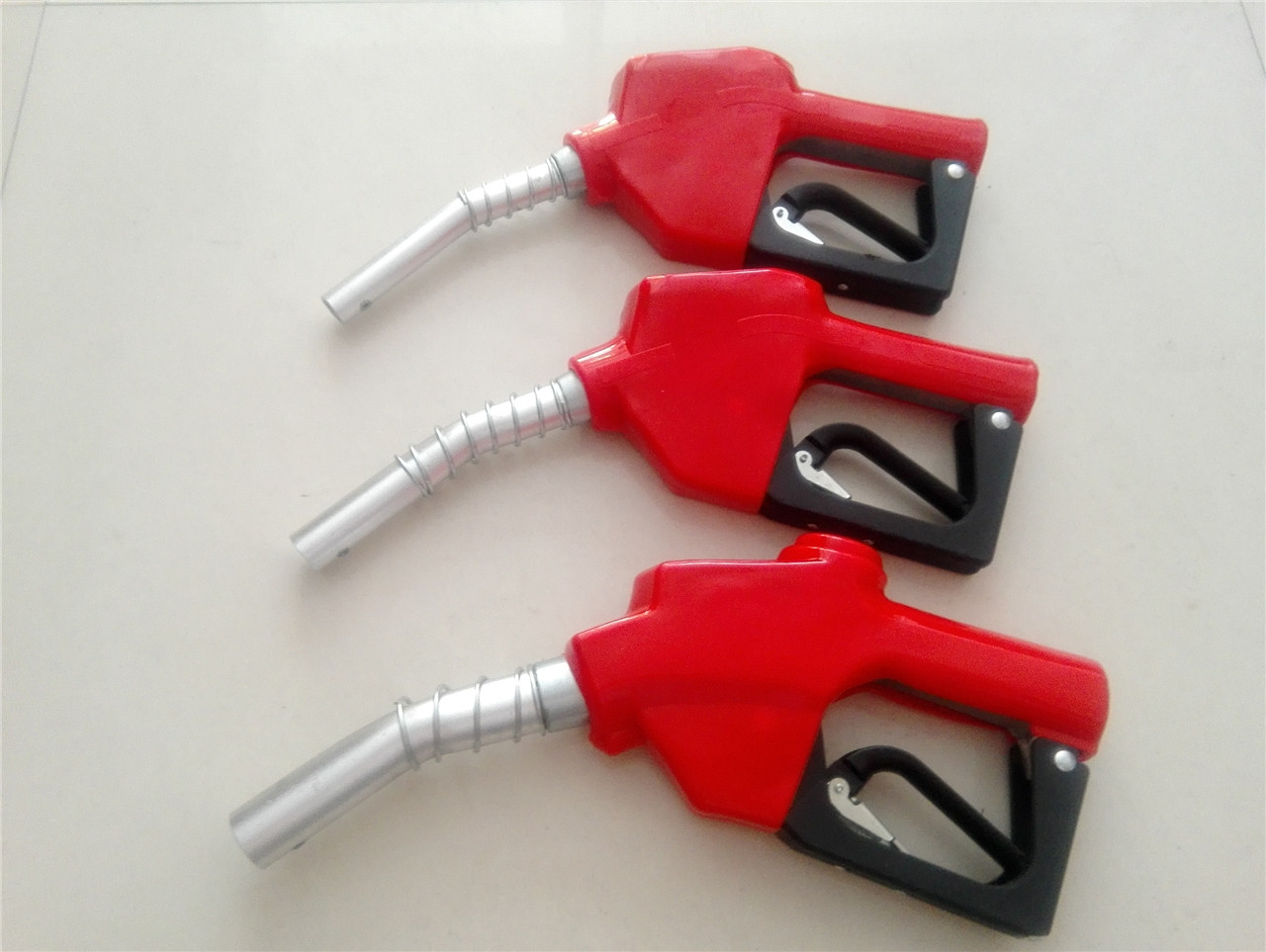 11A6 points refueling gun diesel gasoline gun 1 inch 120 self-sealing oil gun automatic jump gun Zhengxing Hengshan oil machine accessories