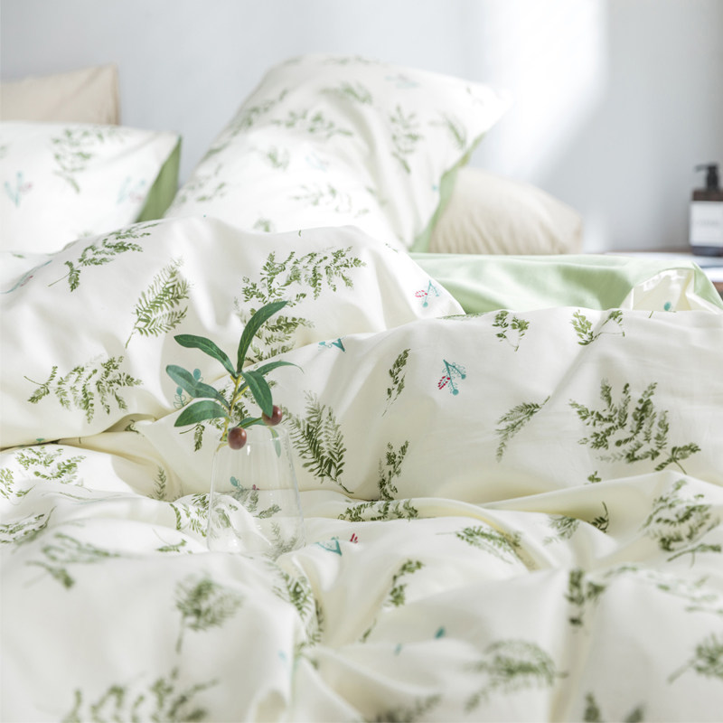 High-end tribute satin full cotton four sets of 60 small frescoed white fields Garden wind soft and naked bed linen green bed Ogasawara