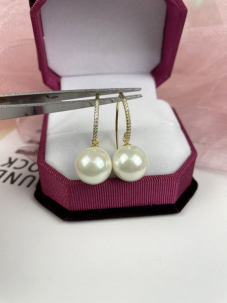 S925 silver small V earrings with diamonds shell bead ear hooks natural mother-of-pearl imitation pearl earrings earrings show temperament purple