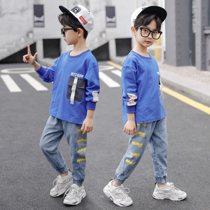 Boys dài sleevet t-shirt mùa xuân 2020 trẻ em mới của Vòng cổ bottomshirt trong áo khoác không khí Hàn Quốc phiên bản cậu bé lớn của bảo vệ.