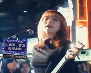 编号864：抖音美女贝斯弹琴