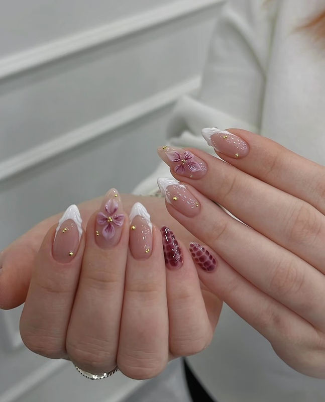 Purely Handmade Wearable Nails for Autumn and Winter, with a Gradient Lily Carving and Three-Dimensional Nail Art