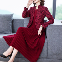 45-year-old mother of two suits with dress and dress for Chinese New Year festive womens dress This years high-end happy mother-in-law wedding banquet