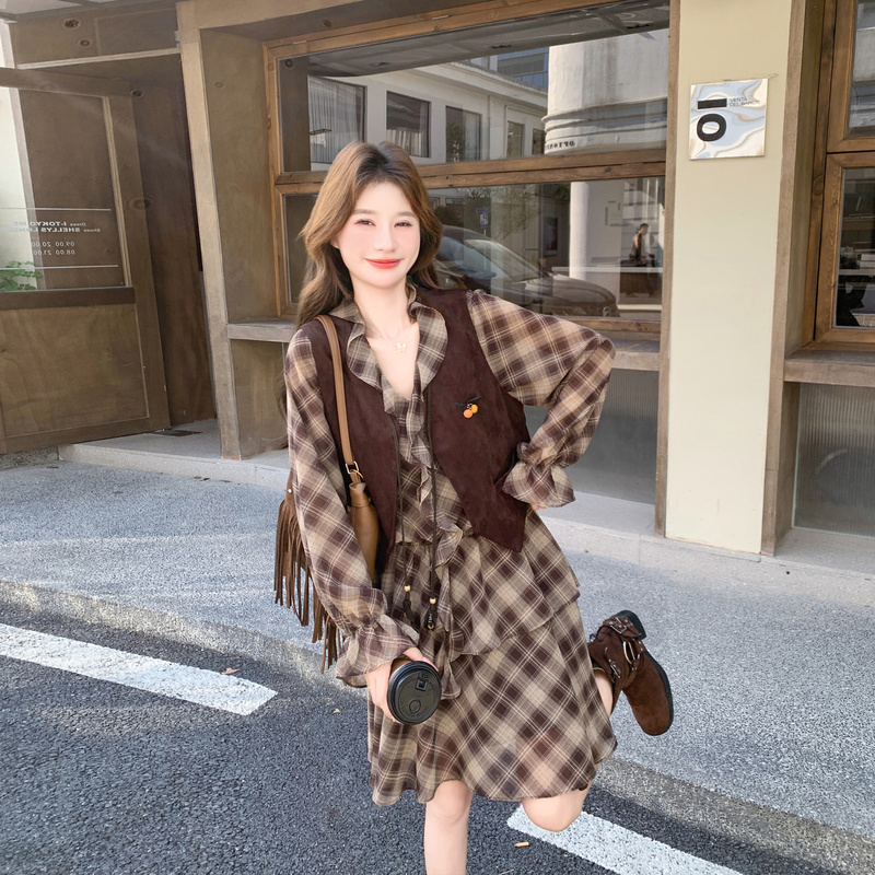 Maillard Retro Vest Suit Dress for Women, Autumn 2026 New Style, Petite Ruffled Plaid Dress Two-Piece Set Maillard Retro Vest Suit Dress for Women, Autumn 2026 New Style, Petite Ruffled Plaid Dress Two-Piece Set