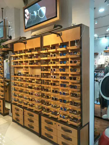 Олбук магазин украшения очки демонстрируют быструю модную самостоятельную шкату