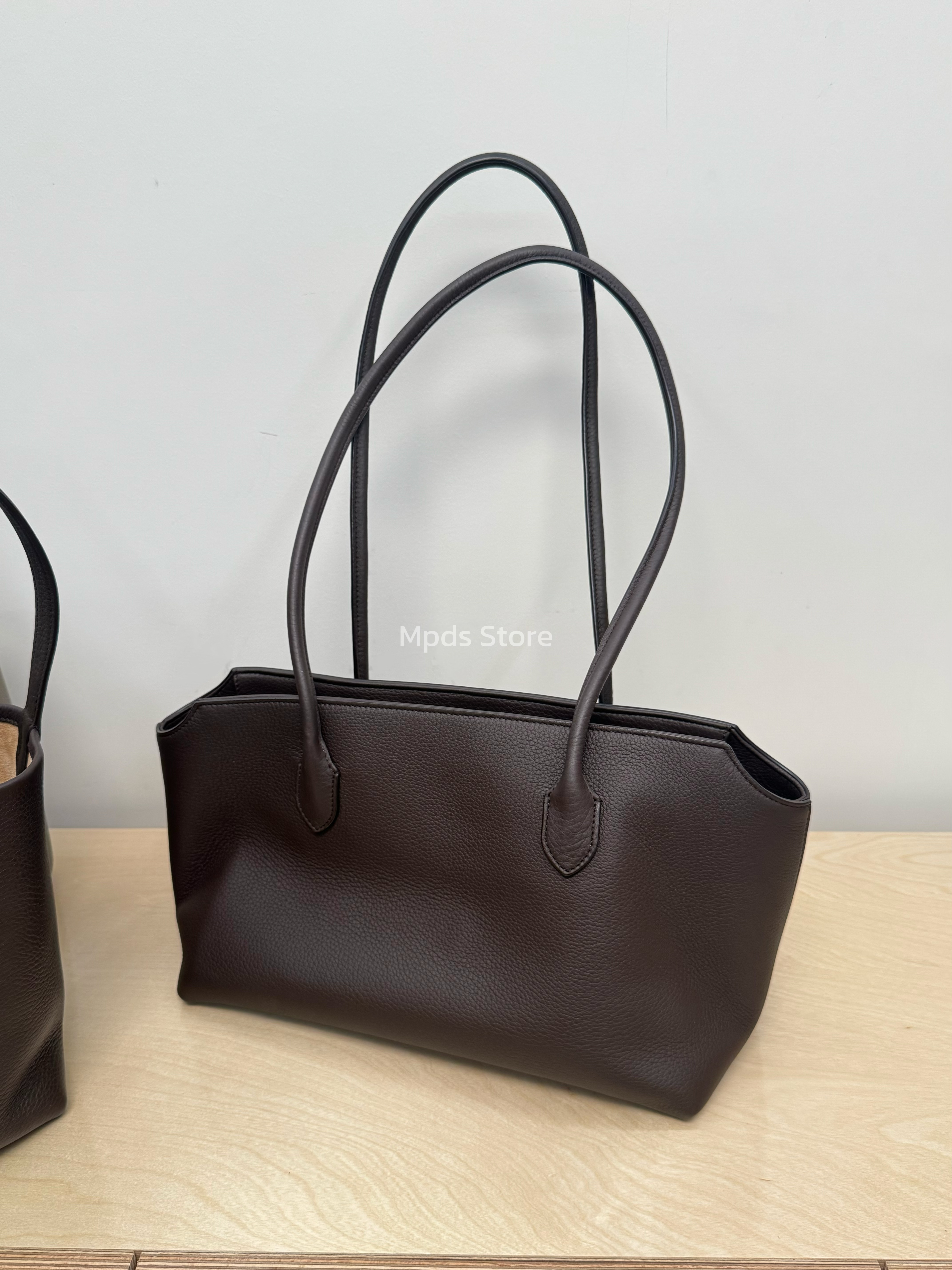26 капсул Early Spring The Row Terrasse Bag аспект воловья кожа подмышка ручная сумку мешок Jennie в этом же моделье the row 