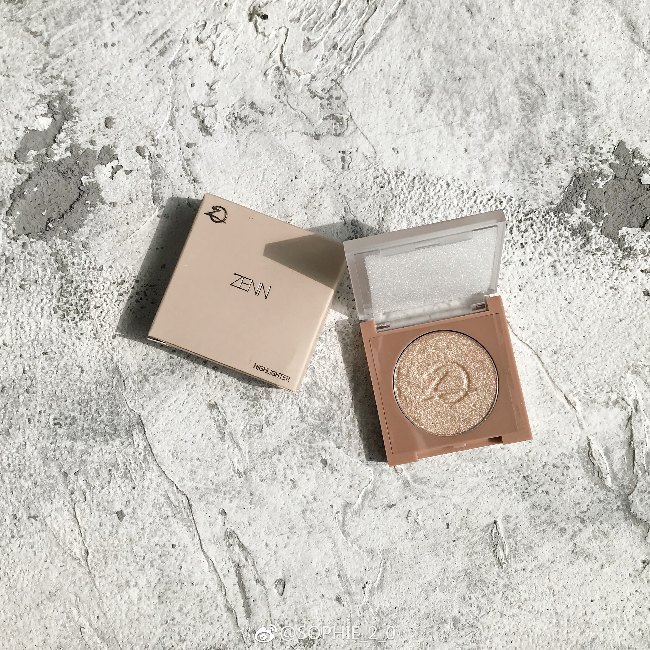 Zenn mới ở Thái Lan Đơn sắc lấp lánh kết cấu lấp lánh mềm mại powder bột không bay kéo dài khả năng sửa chữa sáng phấn bắt sáng maybelline