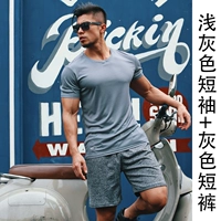 Светло -серое плечо красная линия+серые шорты