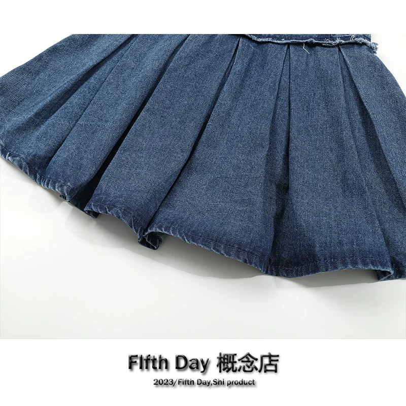 Spring denim skirt with bow, brace, style