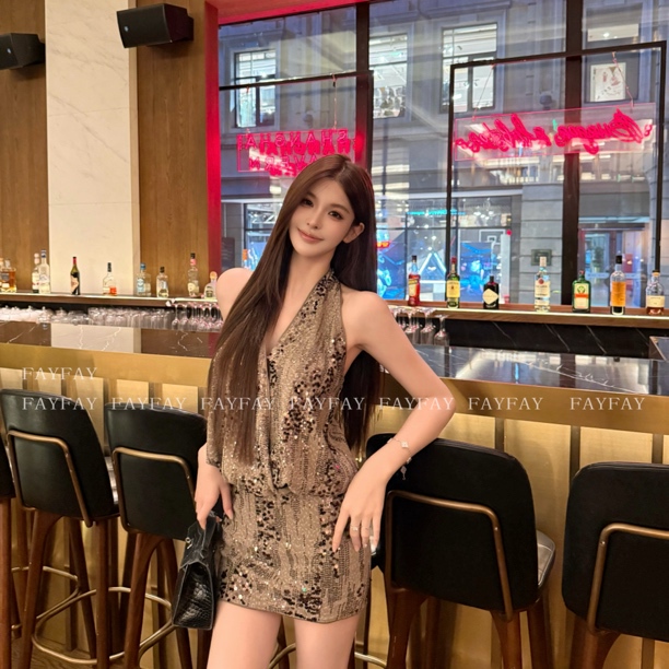 Fay【Amber Flow】Halter Neck Backless V-Neck Eye-Catching Waist-Cinching Stylish Sequin Dress