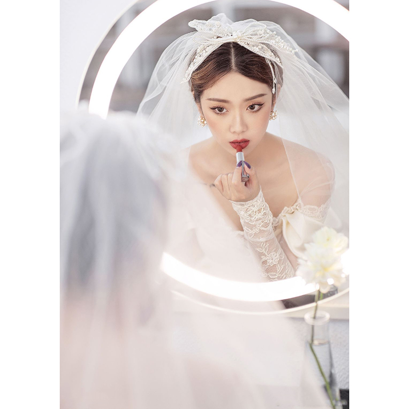 Satin main wedding dress 2023 new temperament bride small long -sleeved palace style retro tail high -level texture Satin main wedding dress 2023 new temperament bride small long -sleeved palace style retro tail high -level texture