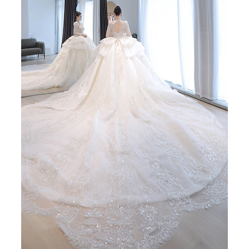 Long -sleeved wedding dress 2024 new French bride, small texture, high -level texture heavy work, retro tail, gauze light Long -sleeved wedding dress 2024 new French bride, small texture, high -level texture heavy work, retro tail, gauze light