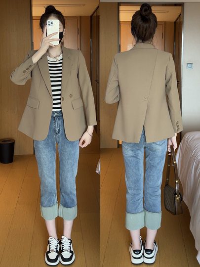 Fashionable and casual Korean style rear slit suit