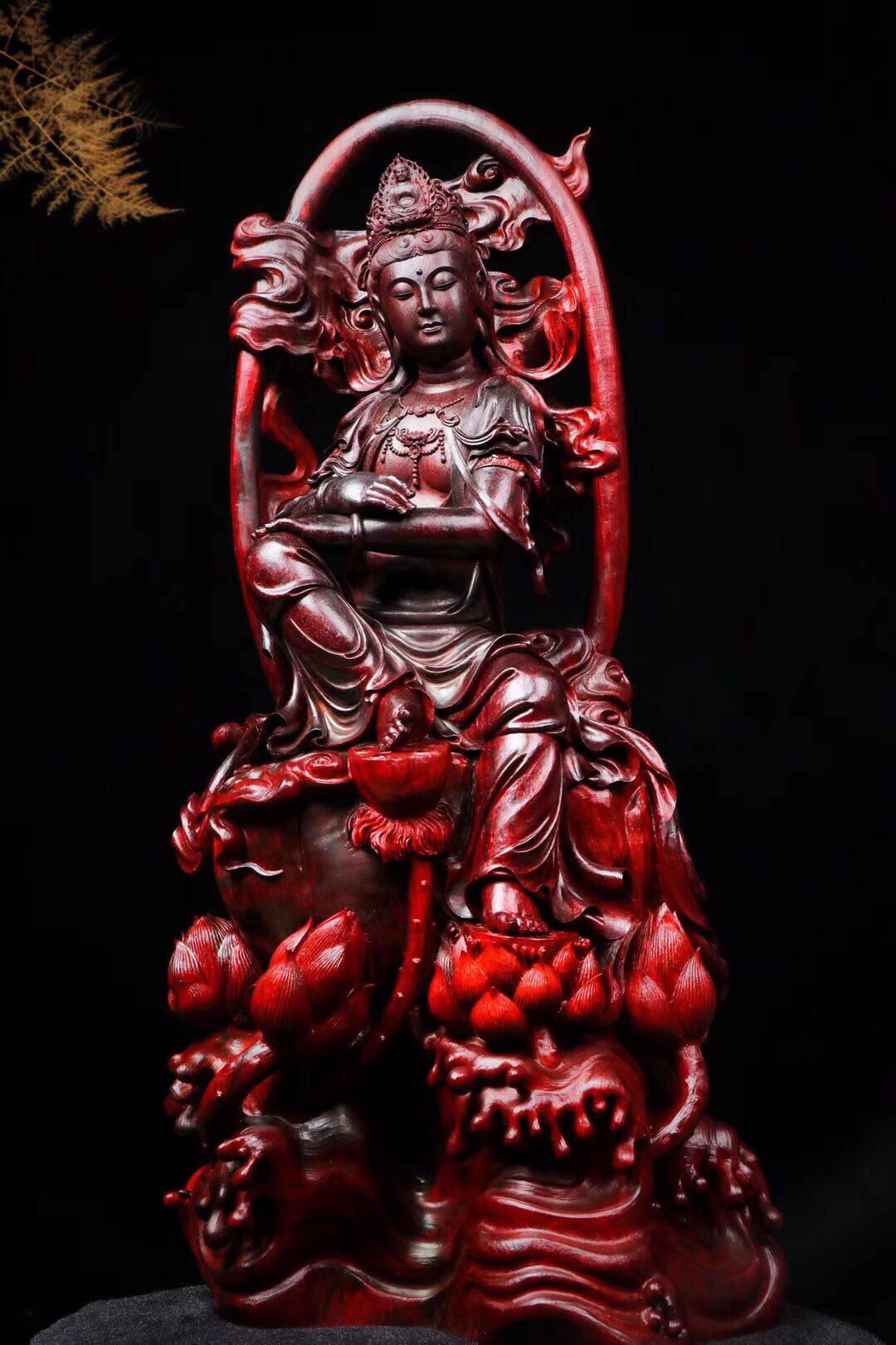 Leaf pure sandalwich knife pure hand collection of Yueyuan Root Engraved Wooden Engraving Living Room