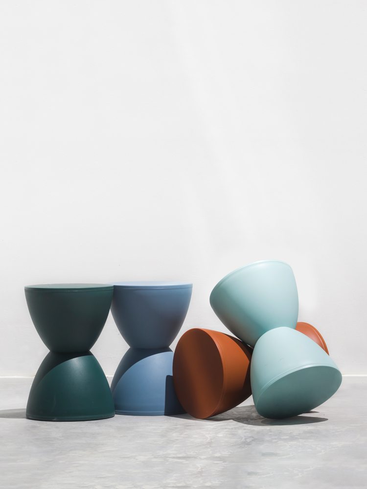 Simple modern small stool changing shoe stool Nordic coffee table stool low stool plastic small chair small apartment wearing shoe stool