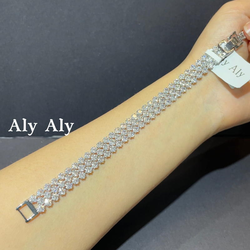 26.4.17 Silver Three-Row Wide Diamond-Shaped Zircon Bracelet, Exaggerated Heavy-Duty Design, European and American Style, Personalized and High-End Wrist Accessory 26.4.17 Silver Three-Row Wide Diamond-Shaped Zircon Bracelet, Exaggerated Heavy-Duty Design, European and American Style, Personalized and High-End Wrist Accessory