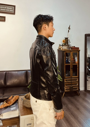 Обновите!Итальянская чайная кожа кожа черная ядом мужская короткая мотоциклетная куртка визуально