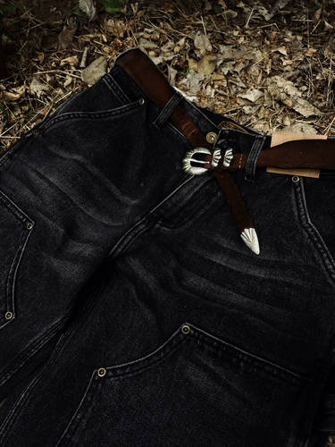 Как ноги, так и чрезмерные широкие брюки B01 вымыты и сделаны из старых рабочих рабочих рабочих джинсов.