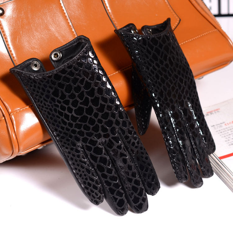 Leather Gloves Women Autumn Winter Han Genuine Leather Gloves Lacquered Leather Gloves Locomotive Gloves Touch Screen Short Gloves Mountain Goat Leather Gloves Women