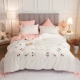 Đơn giản phong cách công chúa nơ 60 miếng ghim bông dài bốn mảnh dâu tây thêu chăn ga trải giường cotton bộ đồ giường - Bộ đồ giường bốn mảnh