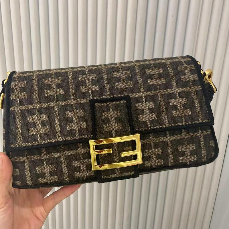 [in Stock] Vintage Baguette Bag with Chain Handle, Crossbody Women's Bag, Fashionable Underarm Shoulder Bag