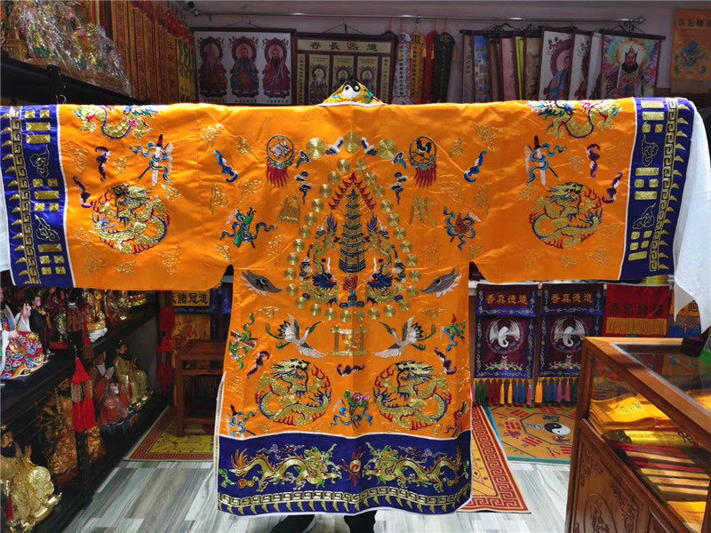 Positive robes Taoist supplies Yellow dawns High utilituryThe small sleeves High Gongkorn Five dragons down the golden thread robe gowns.