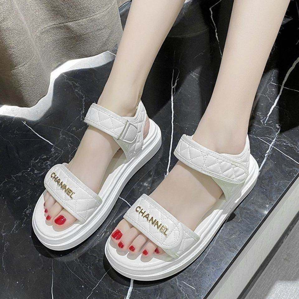 Summer 10 middle school children 12 little girls 13 junior high school students 15 years old flat bottom fashion Korean version of the non-slip beach sandals