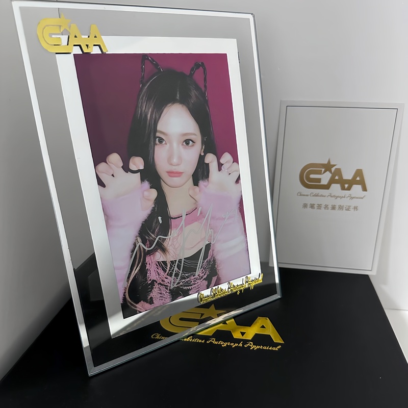 Korean Star Ning Yizhuo's Autographed Photo with Certificate and Frame, Same Style Gift with 6inch Ccaa Certification Korean Star Ning Yizhuo's Autographed Photo with Certificate and Frame, Same Style Gift with 6inch Ccaa Certification