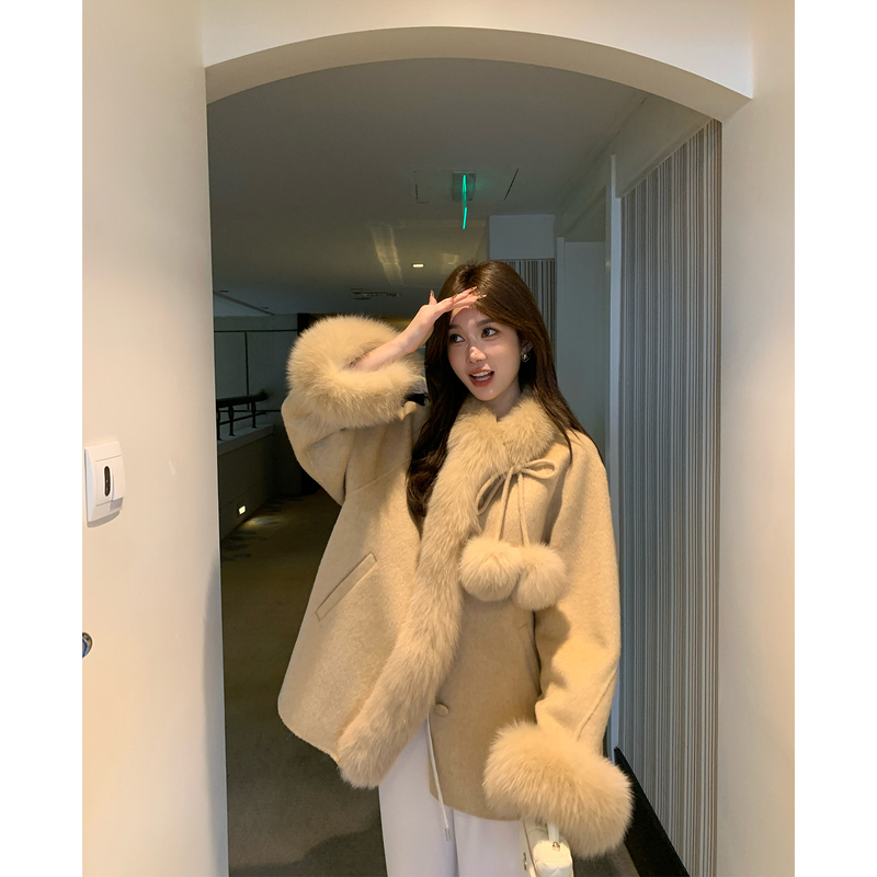 Daisy's Christmas Appointment: Double-Sided Woolen Cape Coat with Fox Fur Collar for Women, Wool Ball Alpaca Wool Coat for Autumn and Winter
