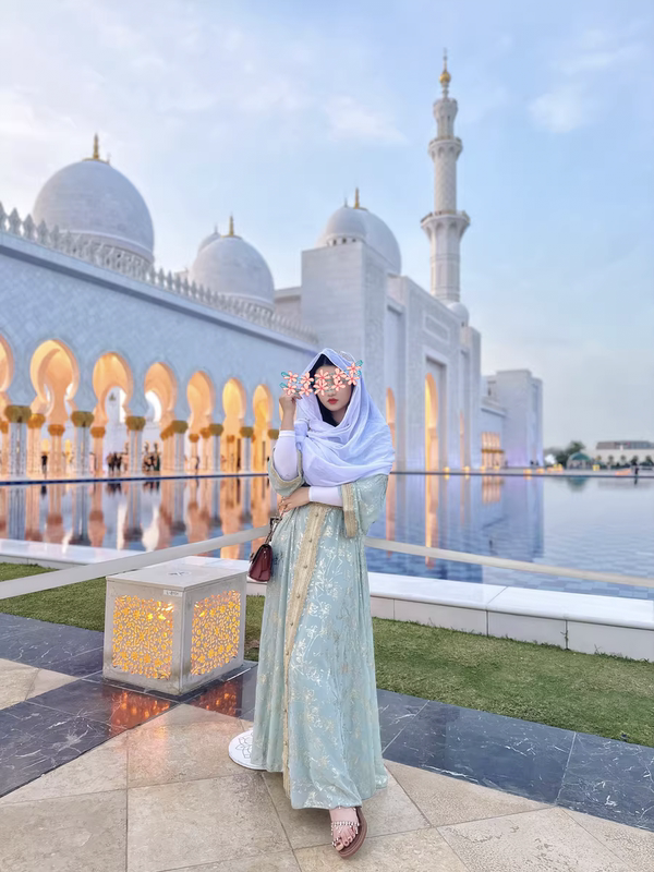 Evening Dress with Loose Waist, Floral Pattern at the Bottom, Gold Stamping, Fashionable Robe with Loose Waist and Printed Tie
