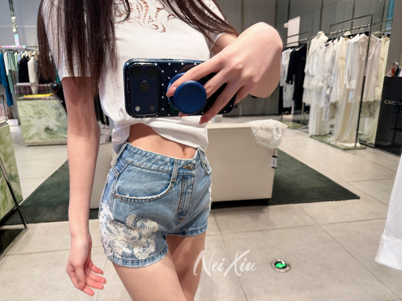 Neixiu【Es Embossed Lace Brushed Denim】Hip-Enhancing and Slimming Distressed Exclusive Lace Denim Shorts Neixiu【Es Embossed Lace Brushed Denim】Hip-Enhancing and Slimming Distressed Exclusive Lace Denim Shorts