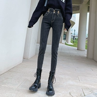 Дымчато-серый