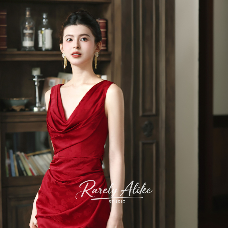 Red Engagement Dress for Women, Bride's Wedding Toast Dress, V-Neck Niche Light Evening Dress with a High-End Feel Red Engagement Dress for Women, Bride's Wedding Toast Dress, V-Neck Niche Light Evening Dress with a High-End Feel