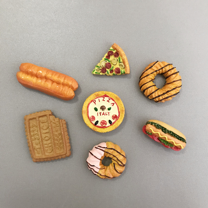 (4) Three-dimensional simulation food hot dog fritters resin refrigerator stickers personality creative magnet decoration