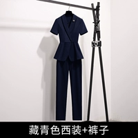 Пиджак классического кроя, штаны, короткий рукав