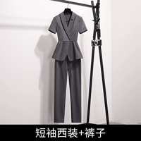 Пиджак классического кроя, штаны, короткий рукав