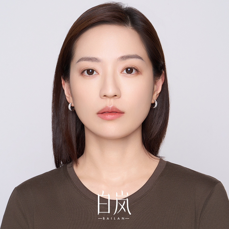 Bailan ホワイトシェルイヤリング 軽量 高級 ニッチ 925 シルバーイヤリング 女性 2024 新ホットスタイル 絶妙な耳バックル ED4306