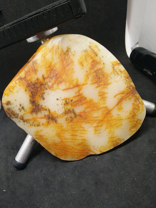 Natural yellow dragon jade rough stone strange stone rough stone yellow dragon jade grass flower rough stone wool weight 167 grams 1-8-9CM