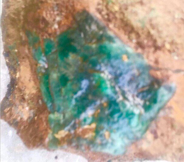 Sichuan Ya'an Green Original Stone Ya'an Baishui River material rock stock 1050 gram specifications: 11 *11 *5cm