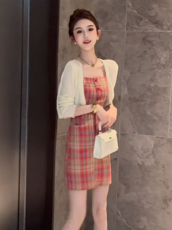 Retro Plaid Suspender Dress for Women, Summer 2026 New Style, Suitable for Petite Figures, Age-Reducing A-Line Short Skirt Retro Plaid Suspender Dress for Women, Summer 2026 New Style, Suitable for Petite Figures, Age-Reducing A-Line Short Skirt