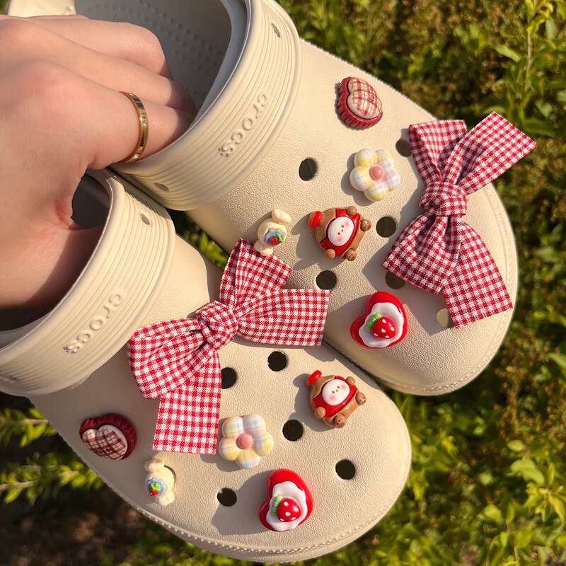 Accessories for Crocs Shoes, Suitable for the Energetic Girl Style, Featuring 3D Detachable Shoe Charms